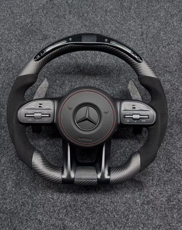 Volante Mercedes-AMG em Fibra de Carbono e LED RPM